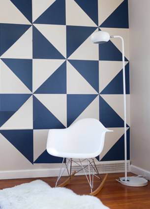 These wall decals by MUR are really great. Do you have a plain wall? Make a real eye catcher of it with these triangles and design your own pattern in one or more colours!