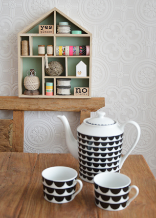 Check out the result of the Bloomingville display cabinet that I gave a make over for Fonq. Which one do you like most? Cast your vote and win a Fonq giftcard of 25 euros!